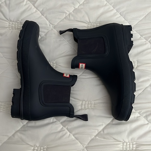 Women’s Dark blue Hunter rain boots size 9 - Picture 2 of 5